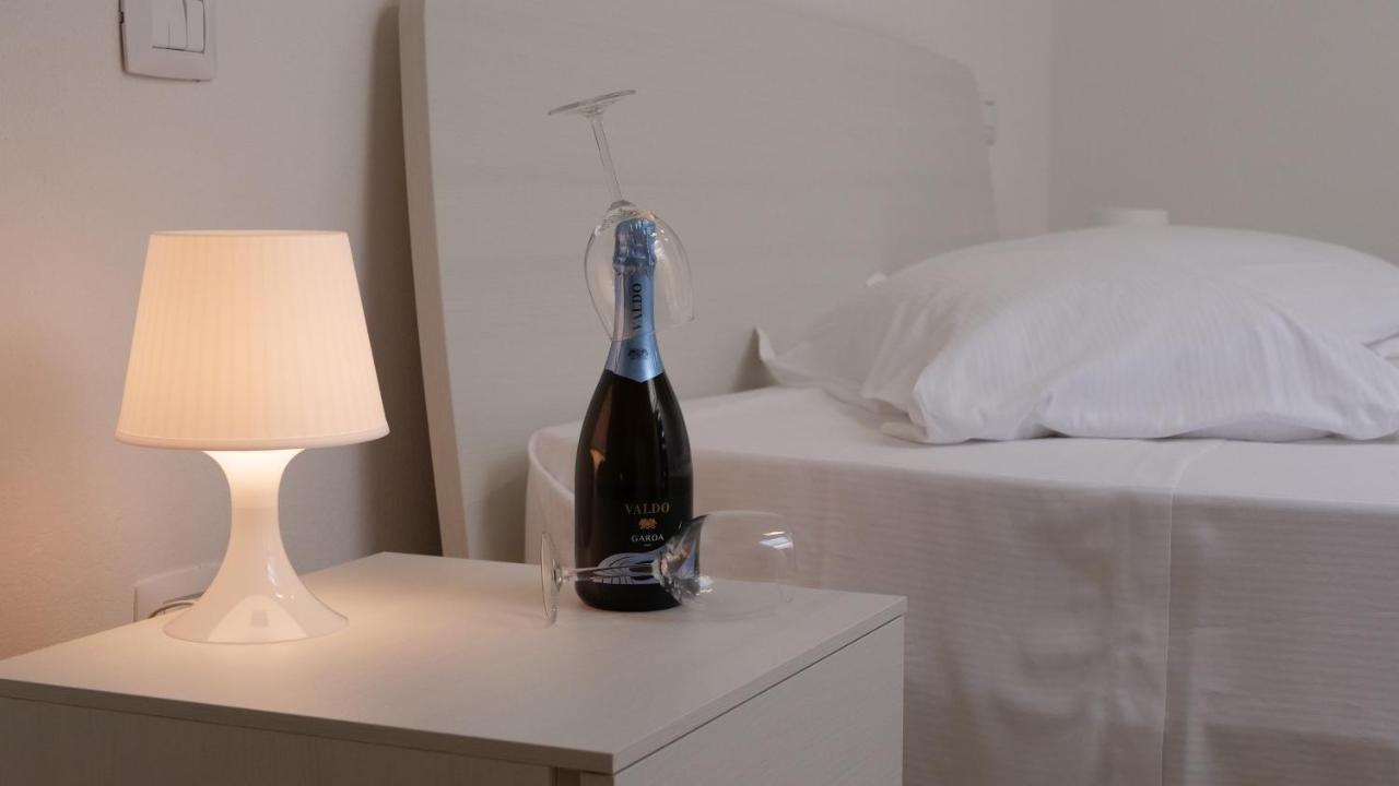 La Dolce Vita Suites Малчезине Екстериор снимка